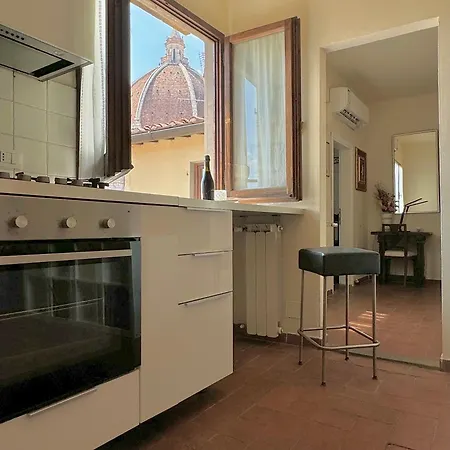 Historic With Duomo View Florencja