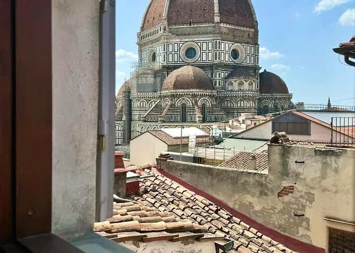 Historic With Duomo View Daire *
