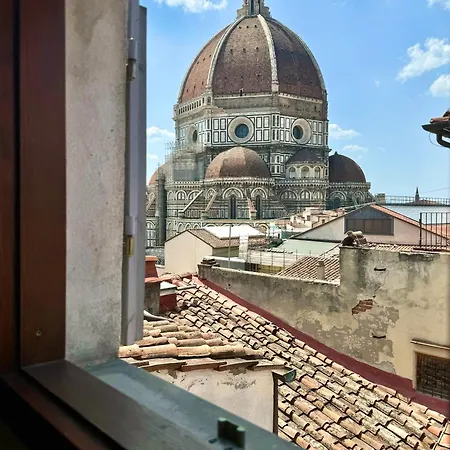 Historic With Duomo View Apartment *